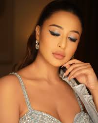 Draped in tradition, dipped in drama 💥 #ModernRani ⚡️💫  @makeupbydimpleramsay @fouzikazi_makeupndhair @shivachiliveri1  @thestoryofkohl #indianwear #saree #cocktail #makeupinspo #makeupideas  #makeuptransition #makeup #bridal