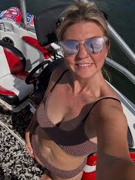 Curvy girl approved swimsuit! This one is perfect for us girls that want to  feel sexy without anything falling out. I'm obsessed with the way this  fits. 5,3-150lbs, Size Large. Comment “Curvy”