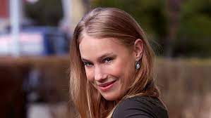 Sama v čase normálnosti (2010) tv. Aneta Krejcikova Facebook