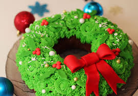 How to decorate a christmas cake. Gingerbread Holly Wreath Bundt Cake