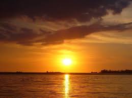  Gambar Pemandangan Waktu Senja Gambar Pemandangan Alam Ini Menunjukkan Pemandangan Tepi Pantai Di Sore Hari Warna Airnya Nampak Pemandangan Warna Air Gambar