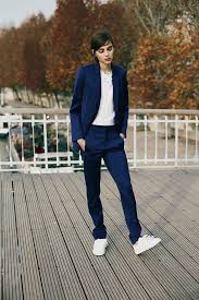 Veste en laine avec une découpe très féminine. Stiluri Proaspete Sosiri Noi VanzÄƒri La Cald Costume Femme Bleu 101openstories Org