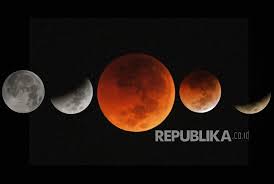 Secara umum gerhana bulan ini dibedakan menjadi tiga, yaitu gerhana bulan total, gerhana bulan sebagian, dan gerhana bulan penumbra. Berlangsung 5 Jam Ini Fase Gerhana Bulan Total 26 Mei 2021 Republika Online