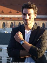 Bayern defender goes back to bvb three years after leaving. Pin Auf Mats Hummels
