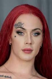 Lana Summers's Instagram, Twitter & Facebook