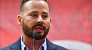 LUIS JAVIER HERNÁNDEZ CAMBIA EL DISCURSO TRAS SALIDA DE LA SECRETARIA DEL  DACO Tras meses atacando a Valerie Rodríguez Erazo, ahora el portavoz  popular lamenta su destitución y defiende su gestión La