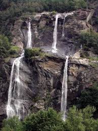 Informazioni, itinerario e cusiosità sulle cascate più belle della valchiavenna, care anchce a leonardo da vinci. Acqua Fraggia Photos Diagrams Topos Summitpost Beautiful Nature Photo Nature