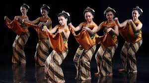 Dalam tariannya, tari ini membawakan cerita angling darmo yang terkenal magis dan juga dilengkapi dengan properti mendukun lainnya. Penjelasan Lengkap 25 Jenis Tari Tradisional Dari Jawa Tengah