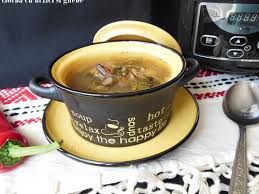 Această rețetă de ciorba de urzici este foarte simpla si rapida. Reteta Ciorba Cu Urzici Si Ghebe