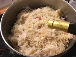 Recette Choucroute Alsacienne La Cuisine Familiale Un Plat Une Recette Recette Choucroute Alsacienne Recettes De Cuisine Recette