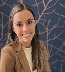 Elise Abbott's Instagram, Twitter & Facebook