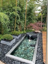 Wasserschale Mit Kleinem Wasserauslauf In Einem Offenen Wasserbecken Slink Ideen Mit Wass In 2020 Water Features In The Garden Zen Garden Design Modern Garden