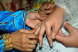 Dalam perkawinan adat masyarakat batak khususnya di kelurahan hutaimbaru kecamatan padangsidempuan hutaimbaru kota padangsidempuan, terdapat suatu perkawinan manyonduti. Adat Perkahwinan Melayu 101 Merisik