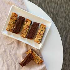 Barres De Cereales Croquantes Aux Amandes Et Graines De Courge Recette De Julie Barre De Cereales Nourriture Delicieuse