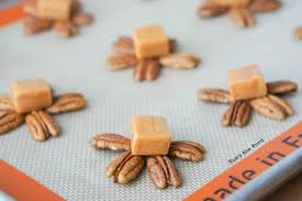 Furthermore, the melted caramels can easily reach the rim of the bowl if you put too many pieces in it. Pecan Turtles Num S The Word