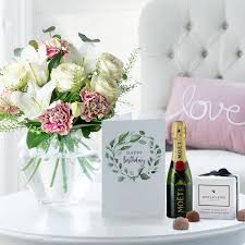 You'll find beautiful birthday flowers, delicious birthday cakes, and adorable teddy bears among our selection of gifts for her. Happy Birthday Flowers Luxury Birthday Bouquets Appleyard London