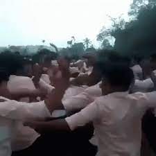 Fight gif likegif.com collected a large number of funny gifs，it's free，you can use it for anywhere, if you like, you can share it or tell your friend. Fight Group Fight Gif Fight Groupfight Punch Discover Share Gifs