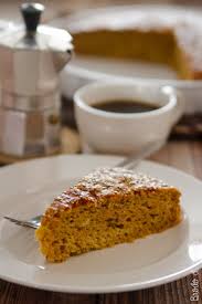 Una torta rustica, profumata, con olio d'oliva e un po' di farina integrale, e tante nocciole golose, per godersi finalmente un dolce semplice col sapore di. Torta Di Carote All Olio D Oliva Con Farina Integrale Brodo Di Coccole Torta Di Carote Infornare Torte