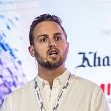 Ash Booth's Instagram, Twitter & Facebook