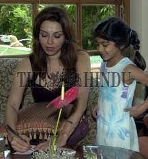 I was born to working parents: Actress And Theatre Personality Lillete Dubey Obliging A Young Girl With An Autograph In Hyderabad The Hindu Images
