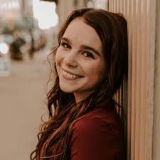 Cynthia Moll's Instagram, Twitter & Facebook