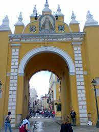 La mulți ani cu voioșie. Puerta De La Macarena Seville Wikipedia