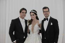 Открыть страницу «ximena navarrete» на facebook. Quienes Son Los Valladares La Nueva Familia De Ximena Navarrete Mantillas De Novia Boda De Ximena Navarrete Tocados Boda