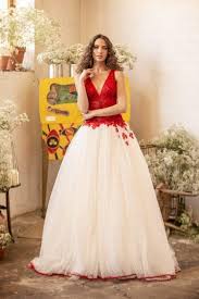 Para una celebración como una boda civil puede utilizar cualquier color de vestido ya que como es un acontecimiento de día cualquier tono quedara bien. Vestidos De Novia Para Boda Civil Modaellas Com