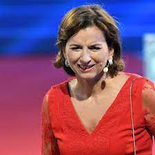 Nikolai gibt sein letztes hemd, um claudia zu überzeugen. Claudia Obert Alles Uber Die Reality Tv Darstellerin Und Unternehmerin Stars