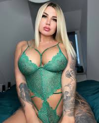 Kary Mel - Free pics, galleries & more at Babepedia