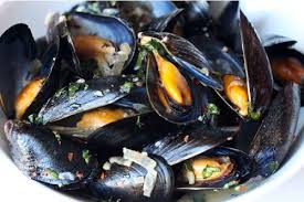 Le cozze alla birra sono una pietanza semplice e veloce da preparare, in particolare se si acquistano i molluschi già puliti. Ricetta Cozze Alla Birra Birra Leoni