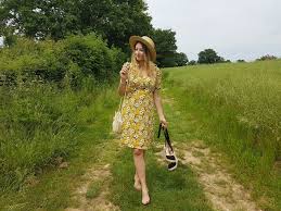 Check spelling or type a new query. Look Ete 2018 Tendance Fleurs Robe Jaune Kiabi Panier Chapeau Paille 1 Atelier De Tendances