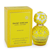 I can't resist and i spray the scent on a green freshness. Marc Jacobs Daisy Dream Sunshine Eau De Toilette Spray Topparfumerie