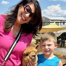 Fun visit with the alpacas. 🌞⛱️