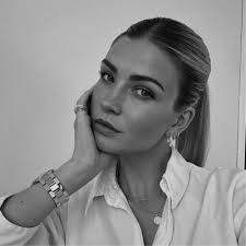 I'm v happy to share that I've qualified as an Associate in Osborne  Clarke's Real Estate team in London!