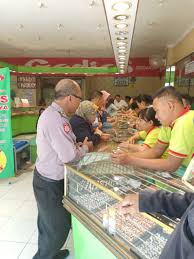 Emas putih merupakan salah satu jenis emas yang digandrungi masyarakat indonesia, emas ini anda bisa melakukan tes keasaman di toko perhiasan. 22 Toko Emas Gajah Sidoarjo Info Dana Tunai