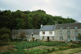 French farmhouse exterior paint colors. How To Decorate A Home S Exterior To Make It Look French Country