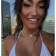 Brooke Golden's Instagram, Twitter & Facebook