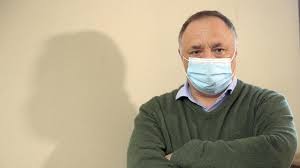 Het is dan wel mooi weer, toch moet u in uw kot blijven. Coronavirus Nous Ne Pourrons Pas Nous Permettre Une Saison Grippale Severe Avertit Marc Van Ranst Le Soir