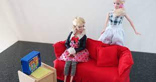 Barbie chelsea selber machen schnittmuster : Barbie Sofa Aus Tempobox Und Stoffresten Basteln