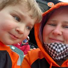 I have this memory that really bothers me and I can't kick it. Of someone  being weirded out by the pictures I have of my mom with no hair, and when  she