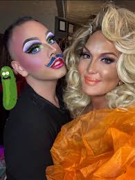 sabrina warner · 740K threads