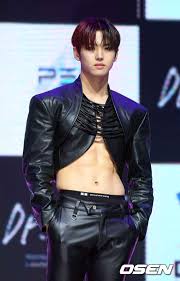 Collection by ricky castillo • last updated 2 weeks ago. Pentagon S Hongseok Blessed Us All With His Sculpted Abs In A Sexy Leather Outfit For Their Comeback Kissasian