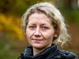 9-årig smadret med ølflaske: Så fin er Abbie blevet