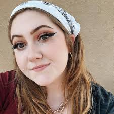 kel 🦦🫐🌿 (@smelly.reads) • Instagram photos and videos