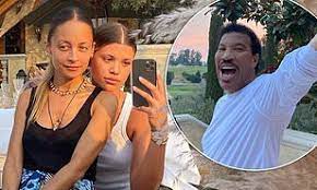 Sofia Richie Shares Rare Snaps With Sister Nicole And Dad Lionel As They Reunite For Her Birthday Daily Mail Online