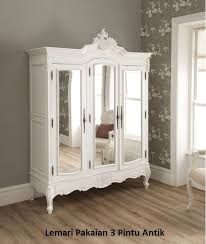Ini adalah lemari pakaian yang paling umum ditemui dengan bagian pintu berengsel. Pin Di Lemari Pakaian