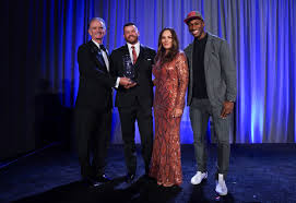 We honored those who have gone above and beyond to support warriors at  WWP's Courage Awards and Benefits Dinner. Robert Griffin III helped us  present the Courage Award to warrior Sean Karpf,