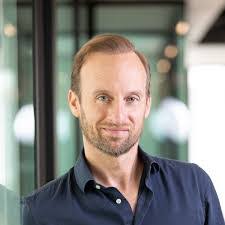 Mariana Bernard's Instagram, Twitter & Facebook