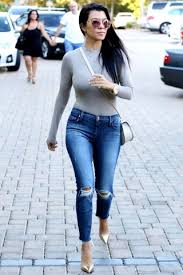 Like her brother rob, khloé kardashian got the tall kardashian genes. Kourtney Kardashian Height Weight Shoe Size